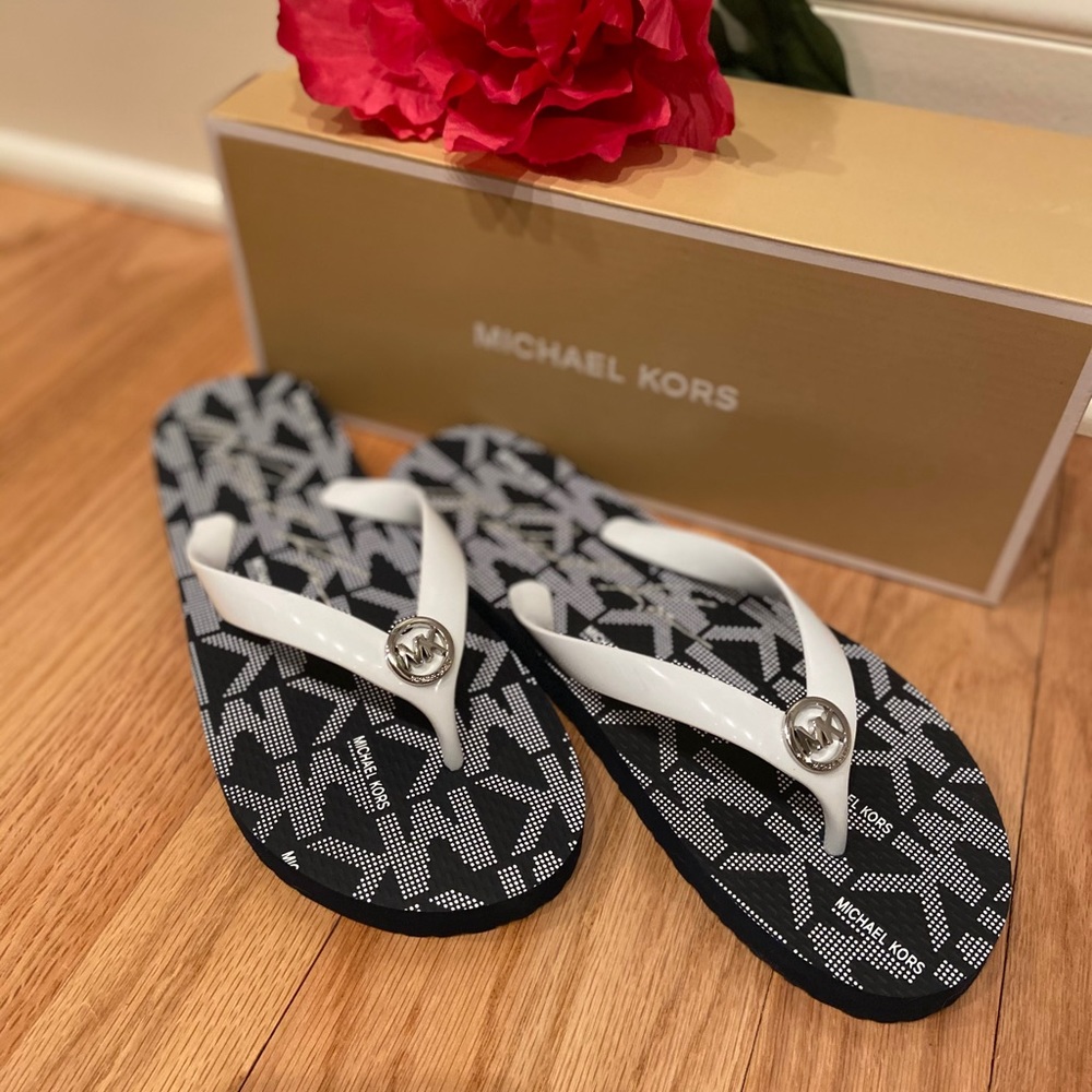 💙NWT💙 Michael Kors Flip Flops
